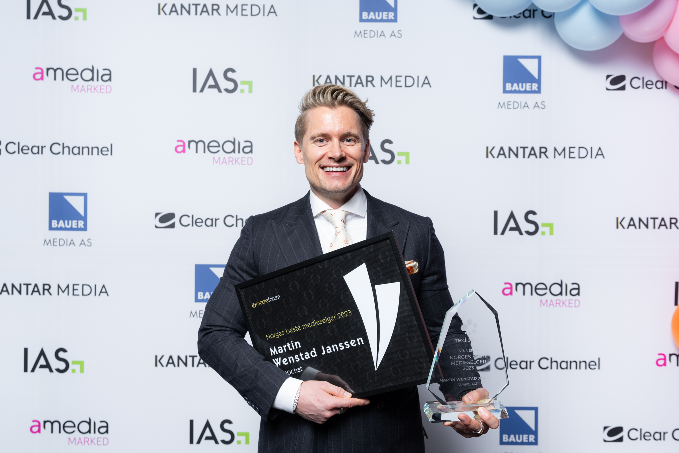 Martin Wenstad Janssen (Snapchat) tok i mot prisen Norges Beste Medieselger 2023 under Mediekonferansen